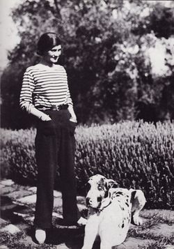 Chanel_at_pausa_with_dog